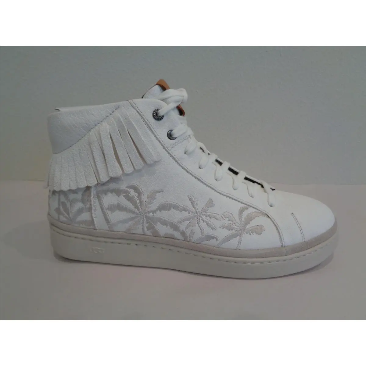 UGG shoes - White (UPC: 191142362795) 1