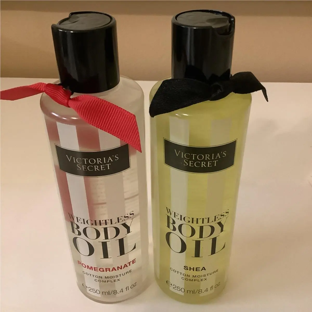 Victoria`s Secret Pomegranate Shea Weightless Bodyoil Cotton Moisture Complex by Victoria's Secret