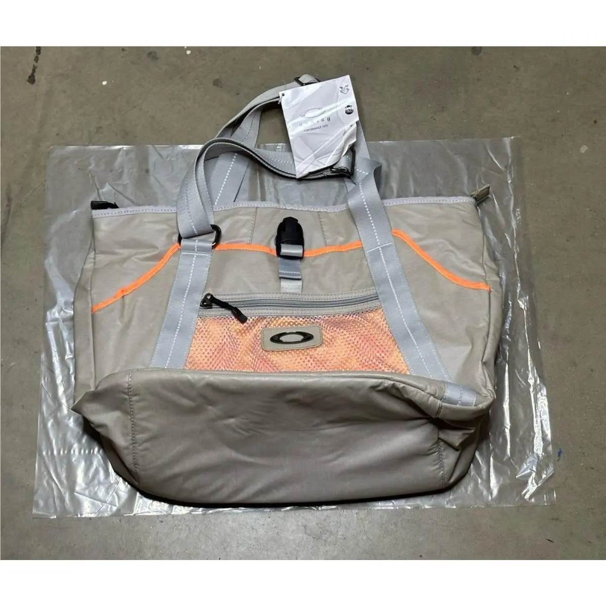 Oakley 82275-203 Performance Tote Large 18 Shoulder Gym Tote Diaper Bag