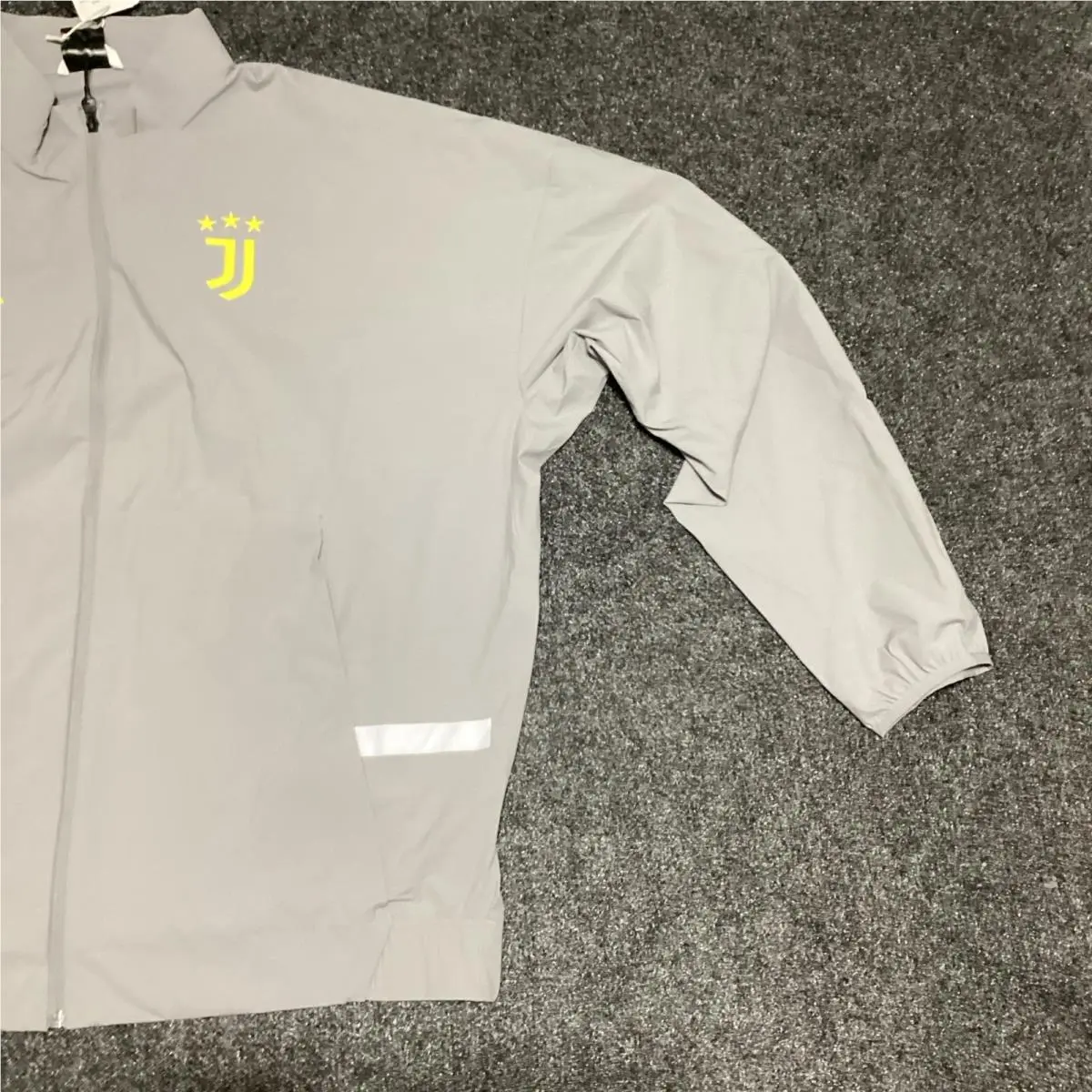 Adidas clothing - Light Onix 2