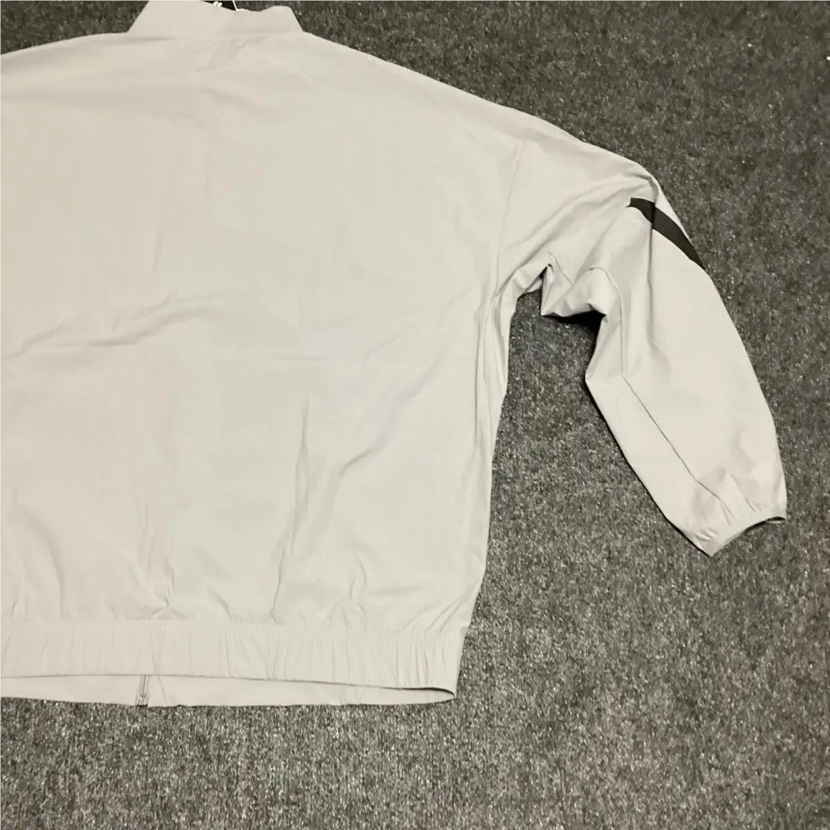 Adidas clothing - Light Onix 4