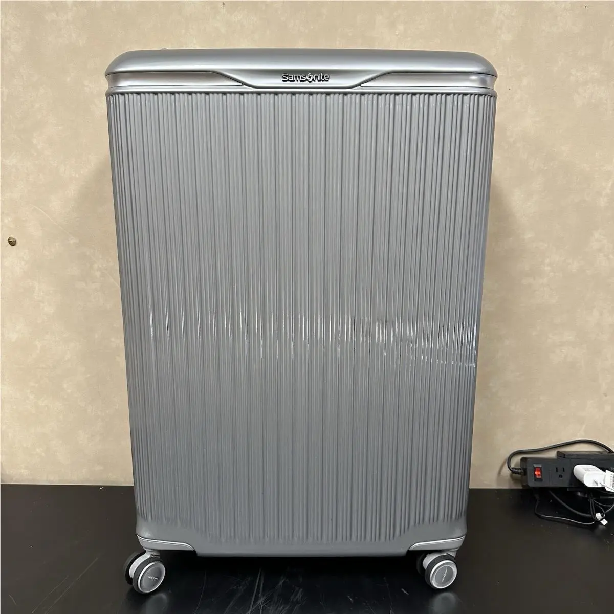 Samsonite Silhouette 18 Hardside Large Expandable Spinner Suitcase 153645-1546