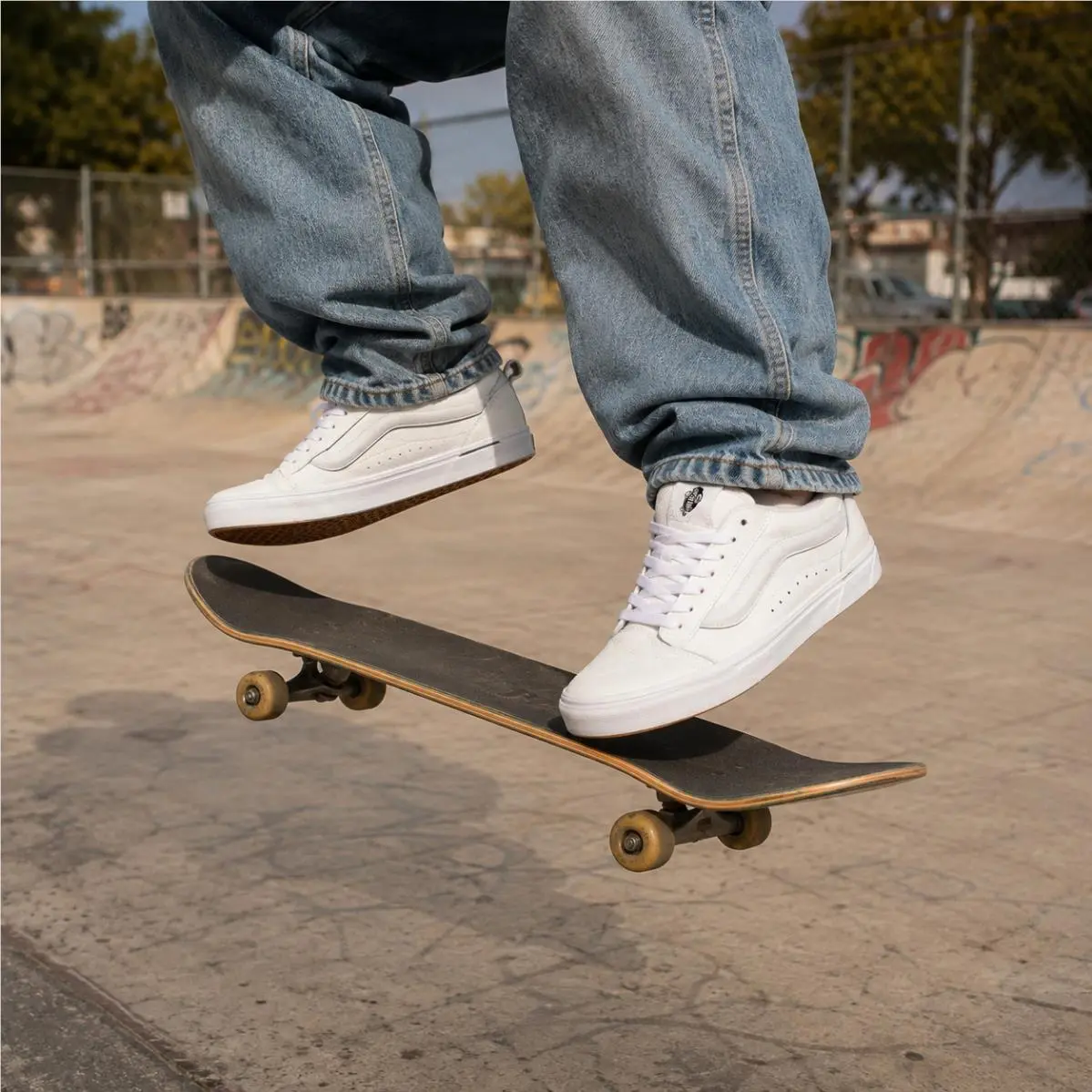 Vans shoes - VANS Knu-Skool - VN0009QCW00 - White (UPC: 196574736701) 4