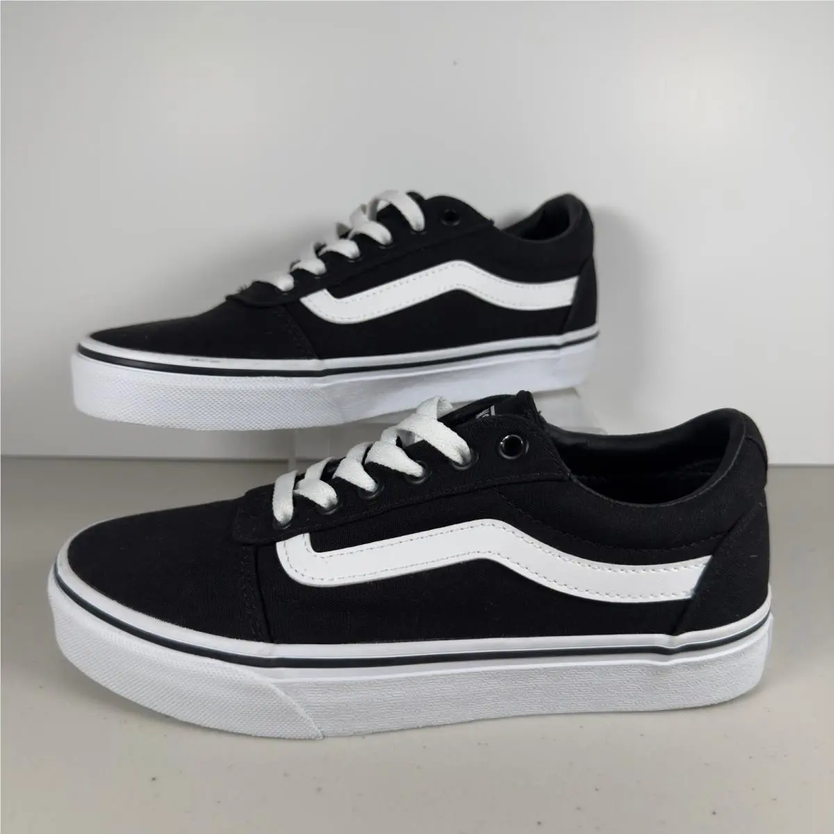 Vans Ward Low Top Skate Shoes Black White Canvas Sneakers Mens Size 10.5