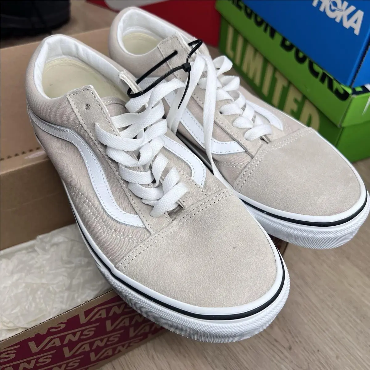 Old Skool Low Top Sneakers M6 W7.5 by Vans