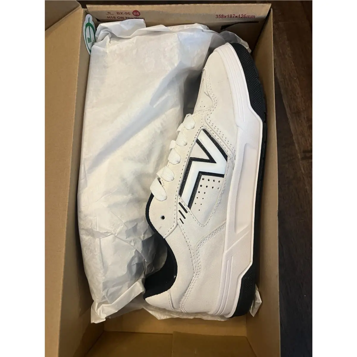 Vans Upland Suede White Black Skate Sneaker Men`s US Size 9.5