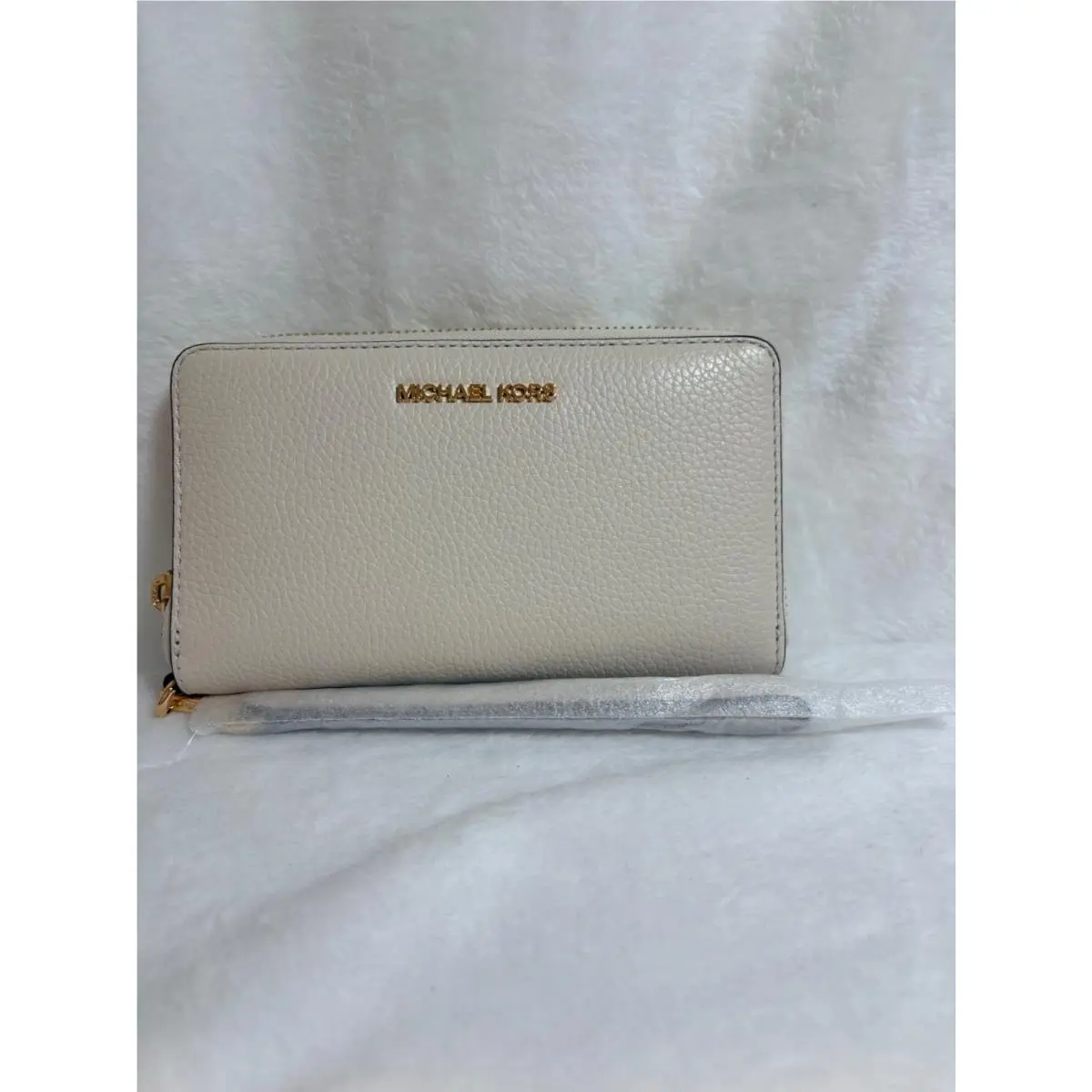 Michael Kors Jet Set Large Pebbled Leather Wallet Color: Light Cream