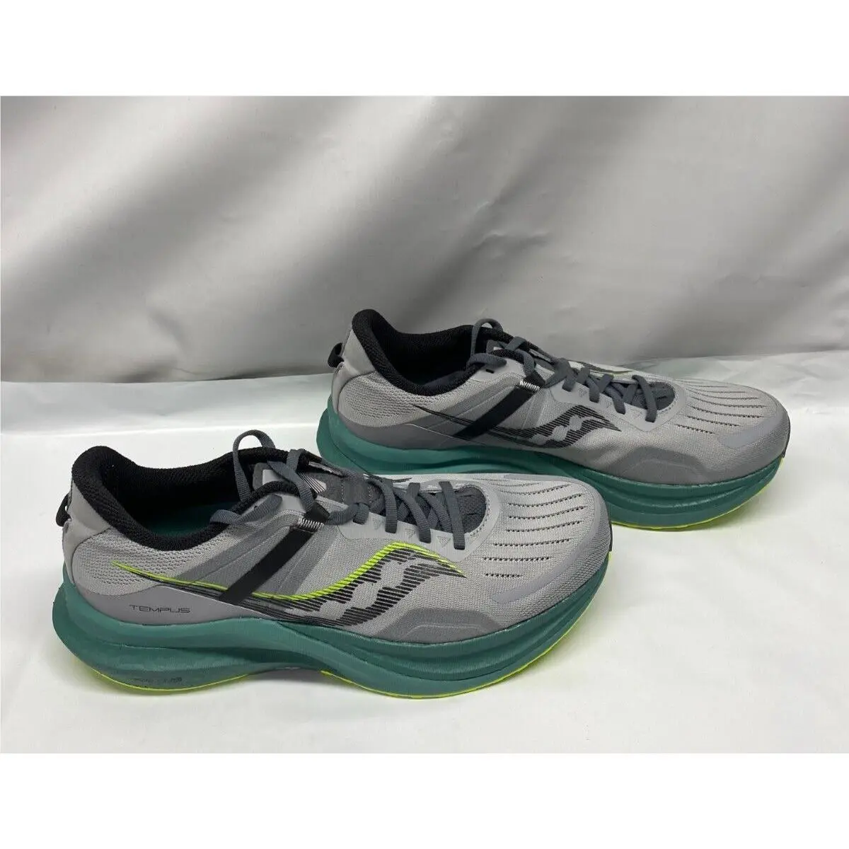 Saucony Men`s Tempus Sneaker - Fossil/ Moss - Size 11.5