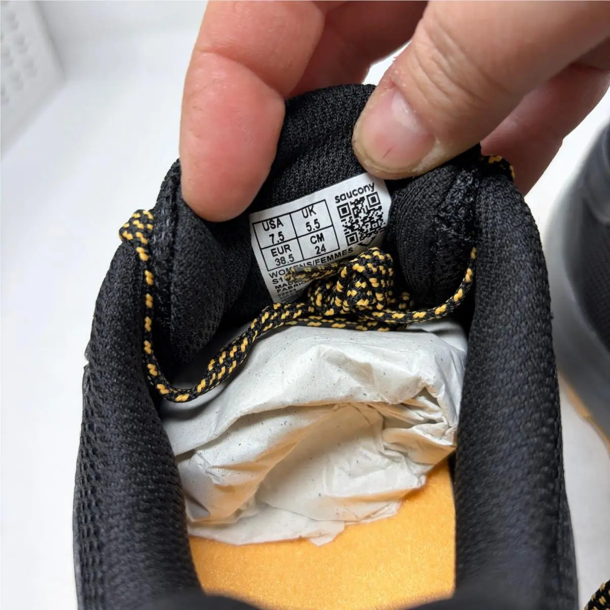 Saucony shoes - Black 4