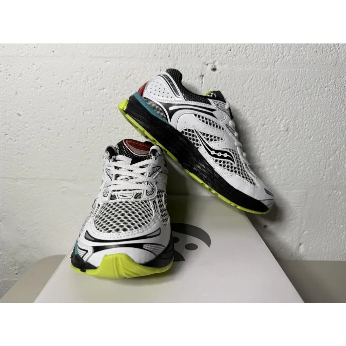 Saucony shoes - Omni 9 KDZ - Omni KDZ - SYF25AB1 - White, Black, Red, Blue, Yellow 1
