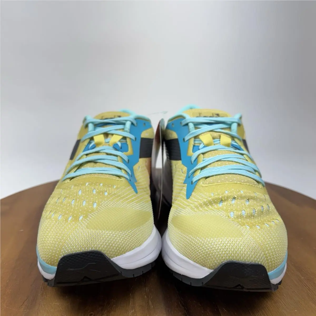 Diadora shoes - Diadora Mythos Blushield 6 - Mythos Blushield - Yellow 1
