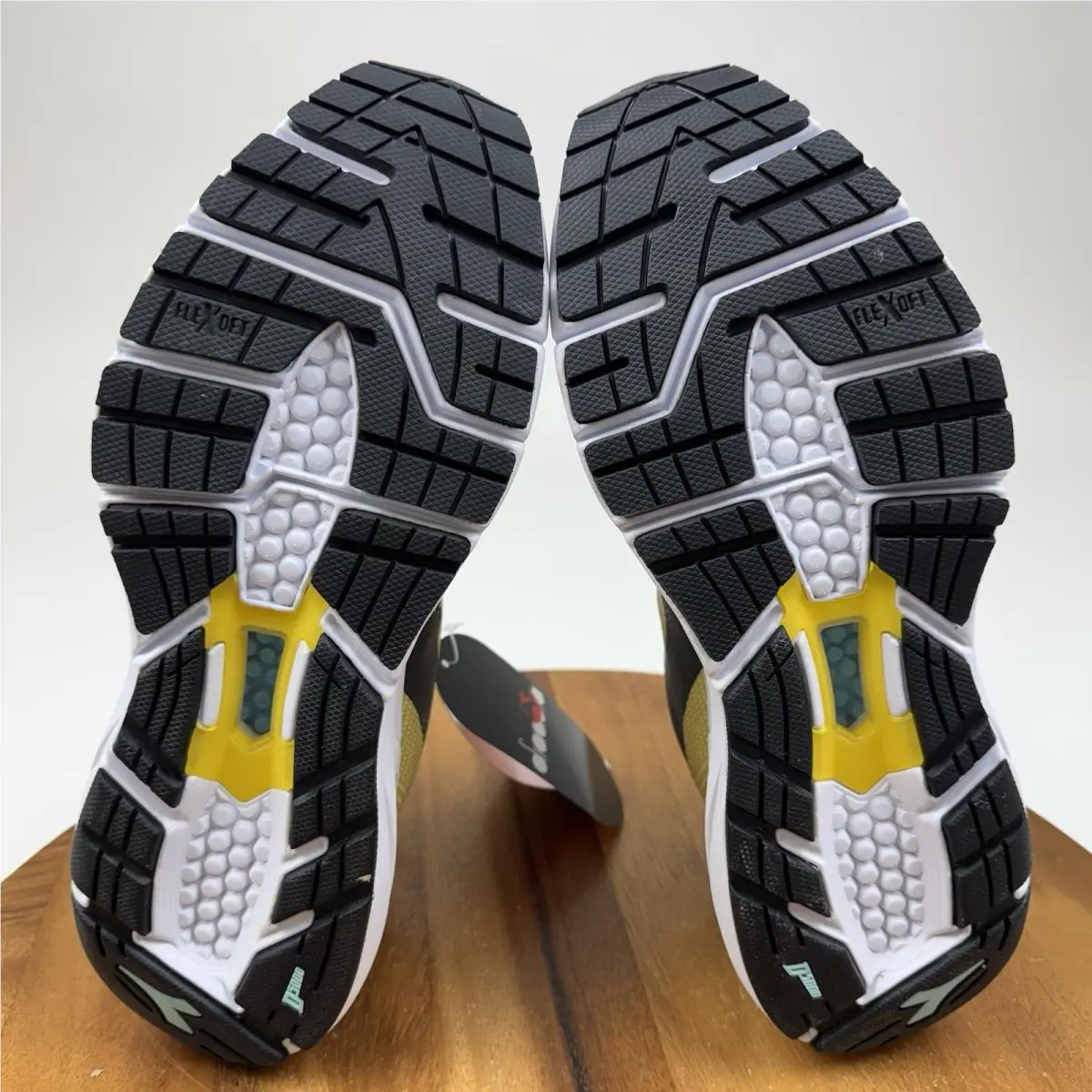 Diadora shoes - Diadora Mythos Blushield 6 - Mythos Blushield - Yellow 5