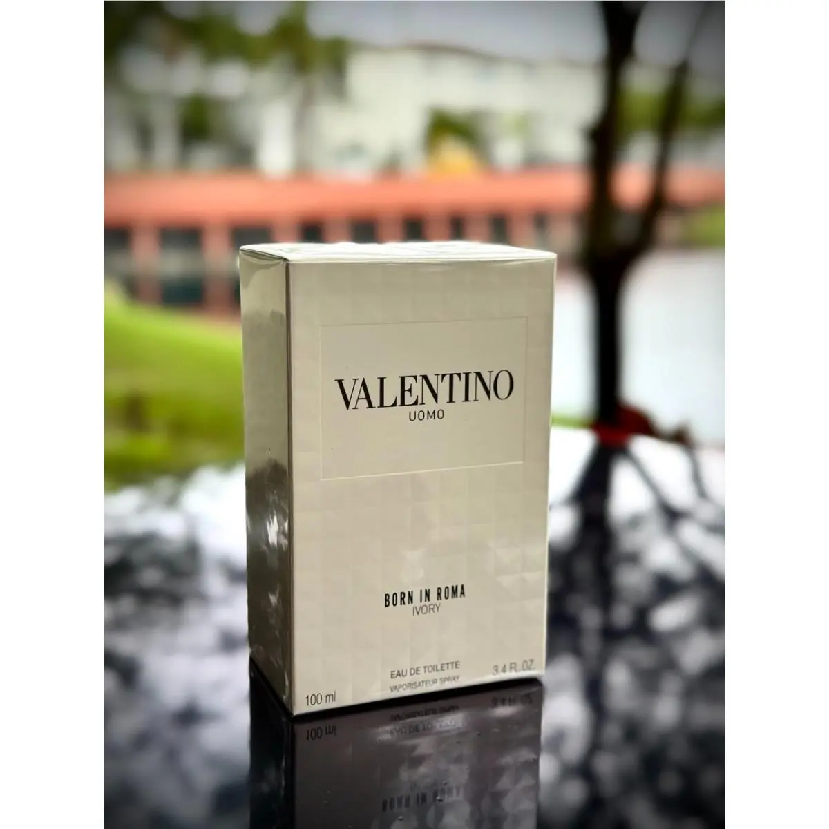 Share Uomo Born in Roma Ivory by Valentino Edt 3.4 oz / 100 ml Spray For Men
