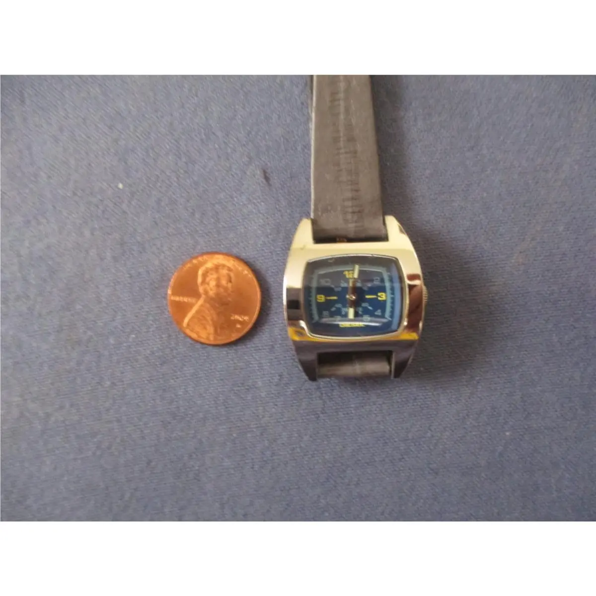 H 850 Ladys Stainless Steel Diesel Quartz Watxh