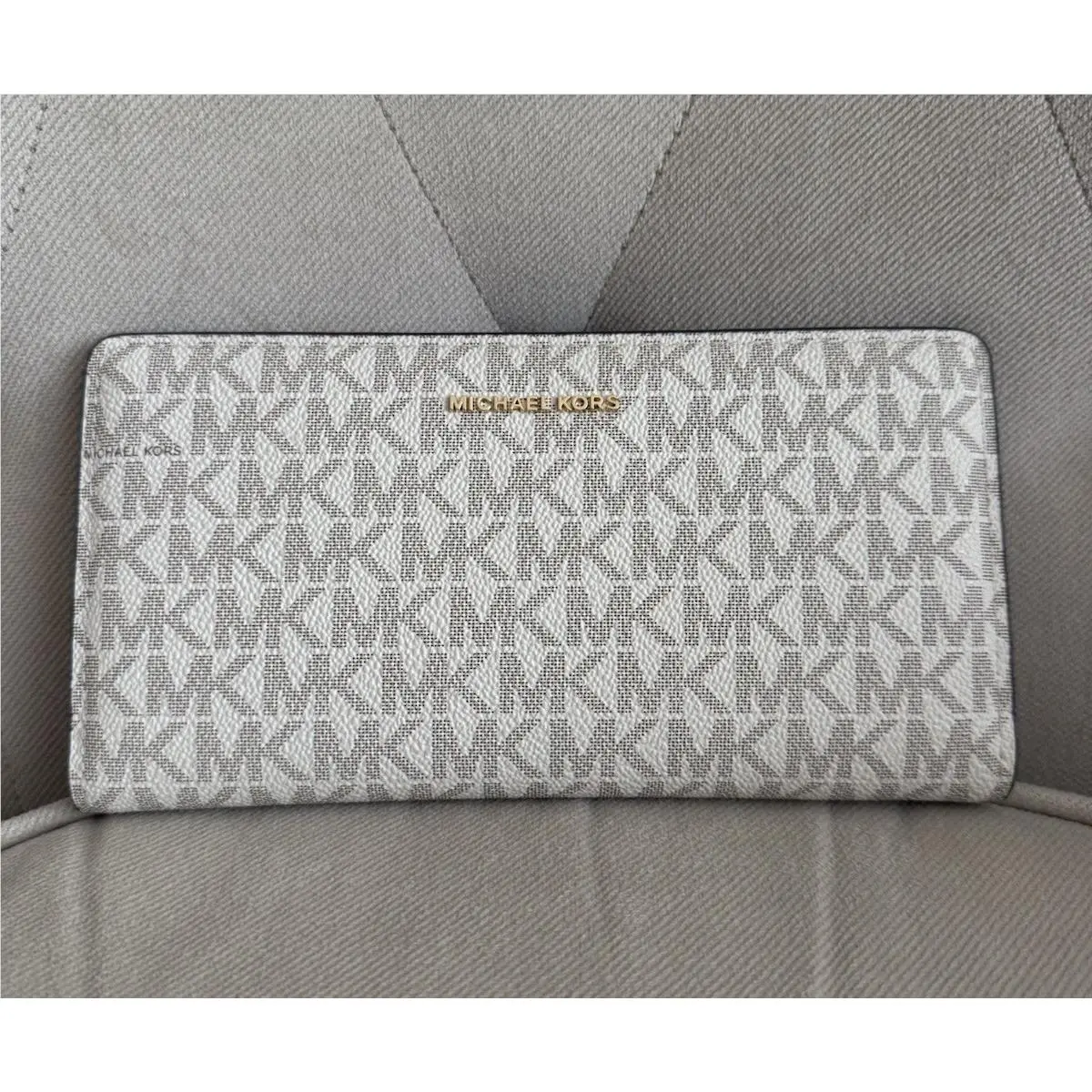 Michael Kors Bryant Large Signature Logo Snap-front Wallet NWT$158
