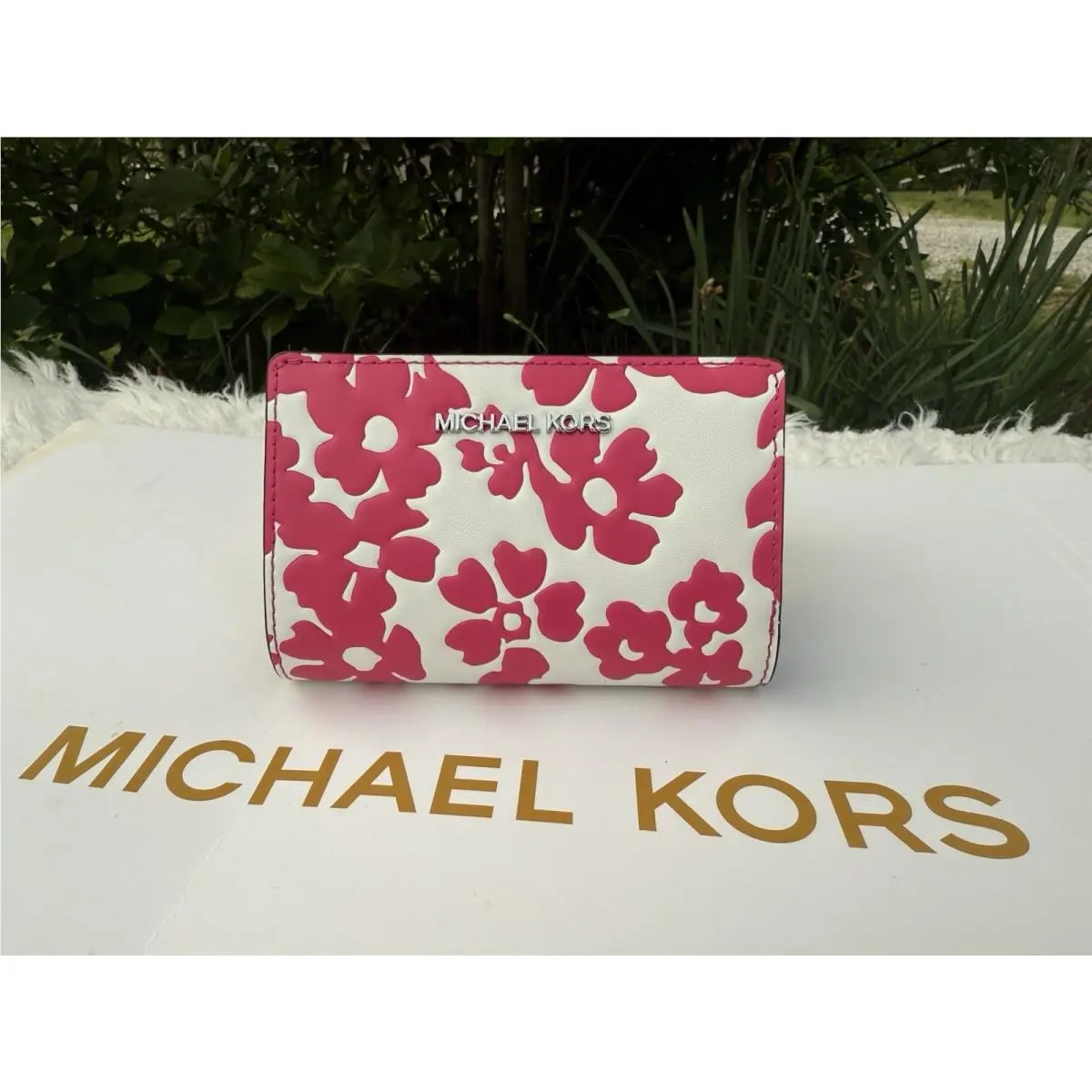 Michael Kors Jet Set Travel Medium Zip Around Card Case Wallet