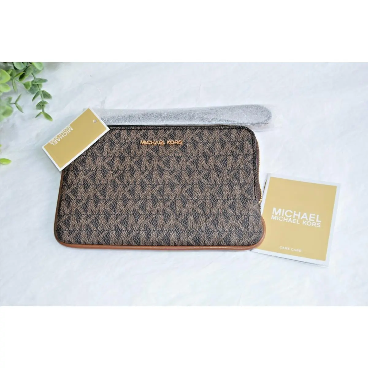Michael Kors Jet Set Travel Small Brown Pebble Leather Wristlet Wallet
