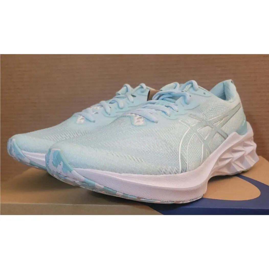 Asics Women`s Novablast 2 LE Size: 10 White/pure Silver