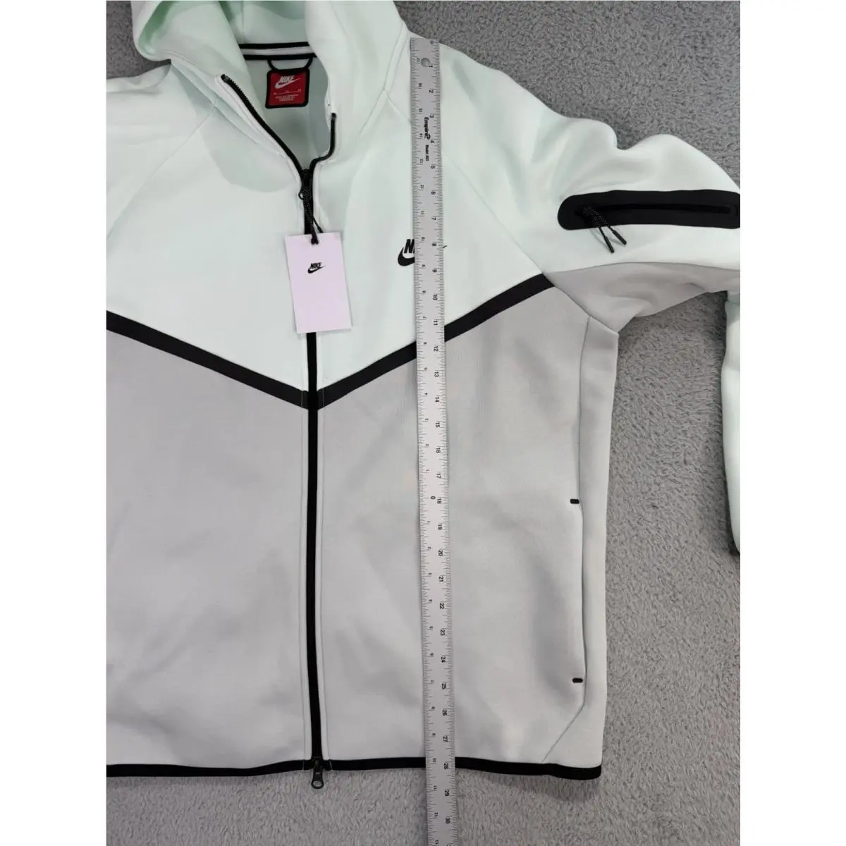 Nike clothing - Mint / Grey-Black (UPC: 198731682647) 4
