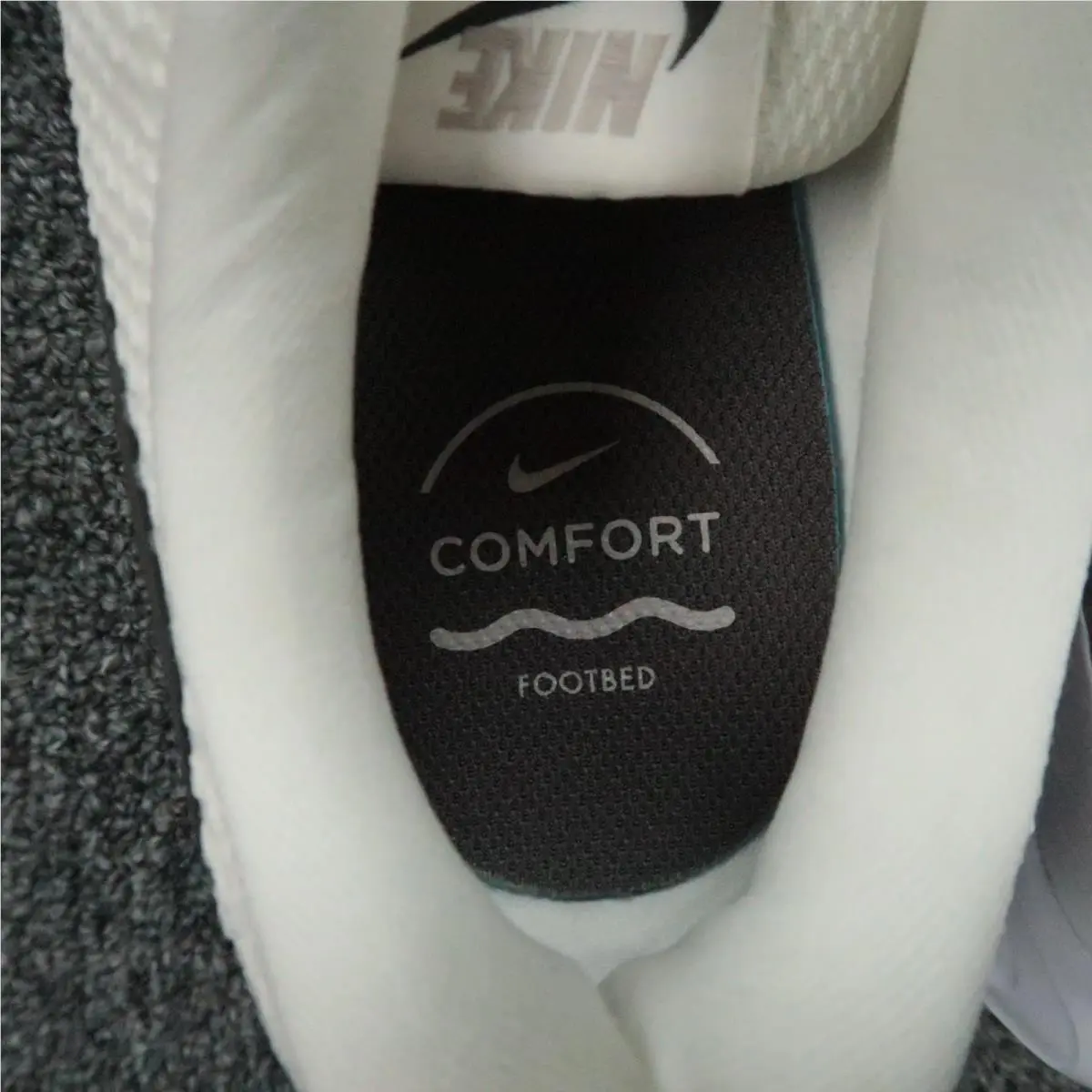 Nike shoes - White 2