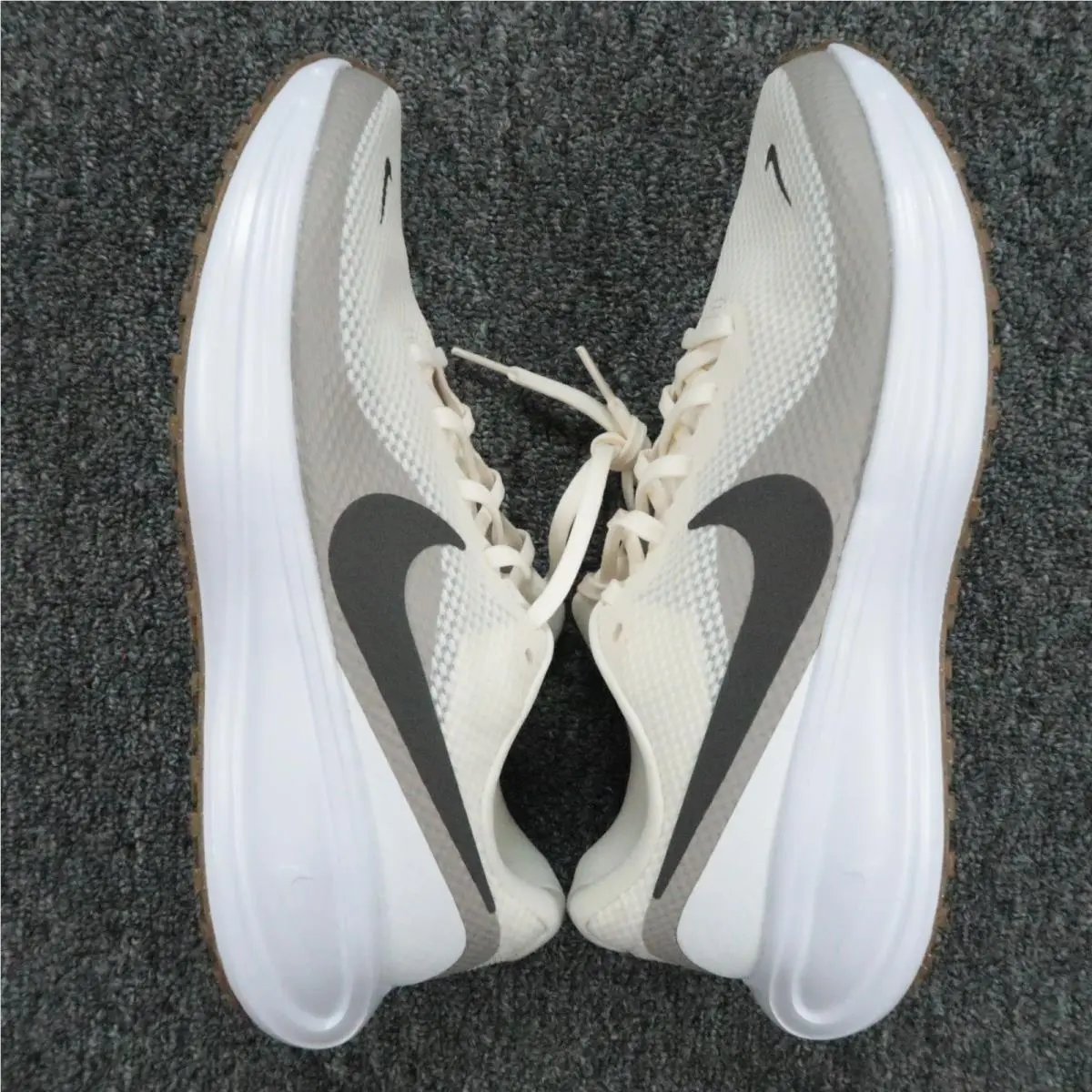 Nike shoes - White 4