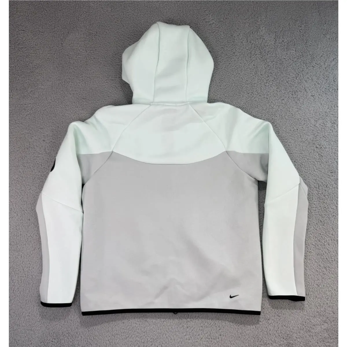 Nike clothing - Mint / Grey-Black (UPC: 198731682647) 2