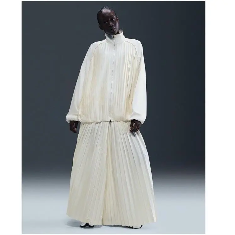 Nike clothing - Ivory (UPC: 0198482084677) 2