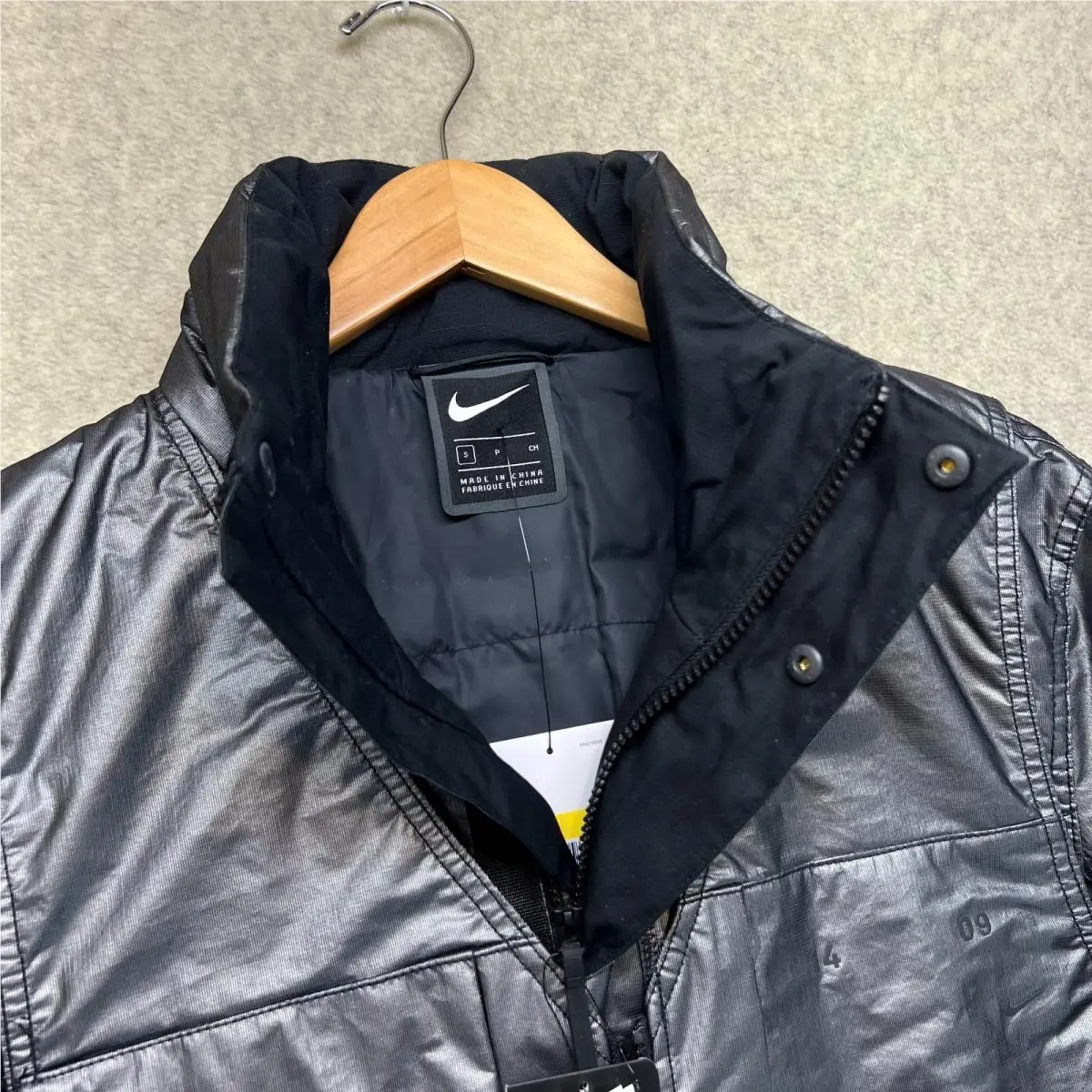 Nike clothing - Silver (UPC: 193656186058) 9