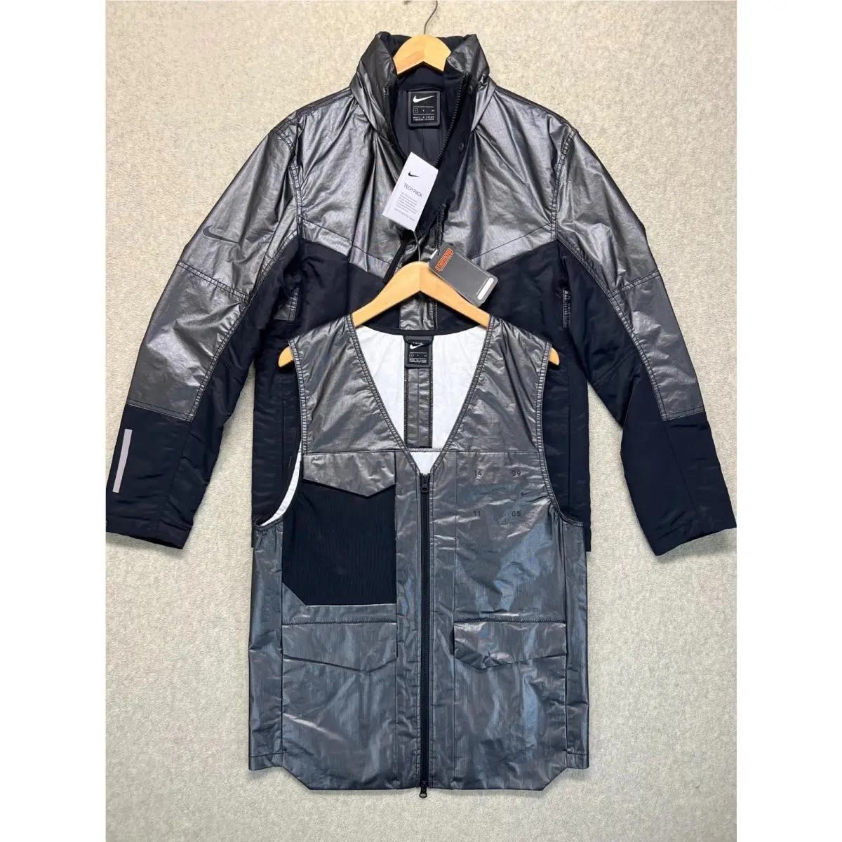 Nike clothing - Silver (UPC: 193656186058) 0