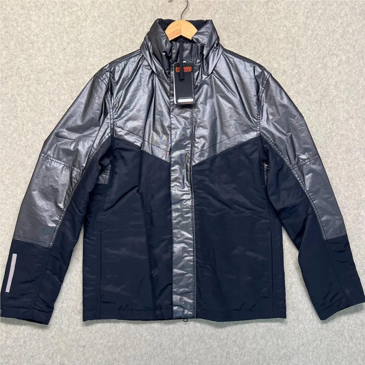 Nike clothing - Silver (UPC: 193656186058) 3