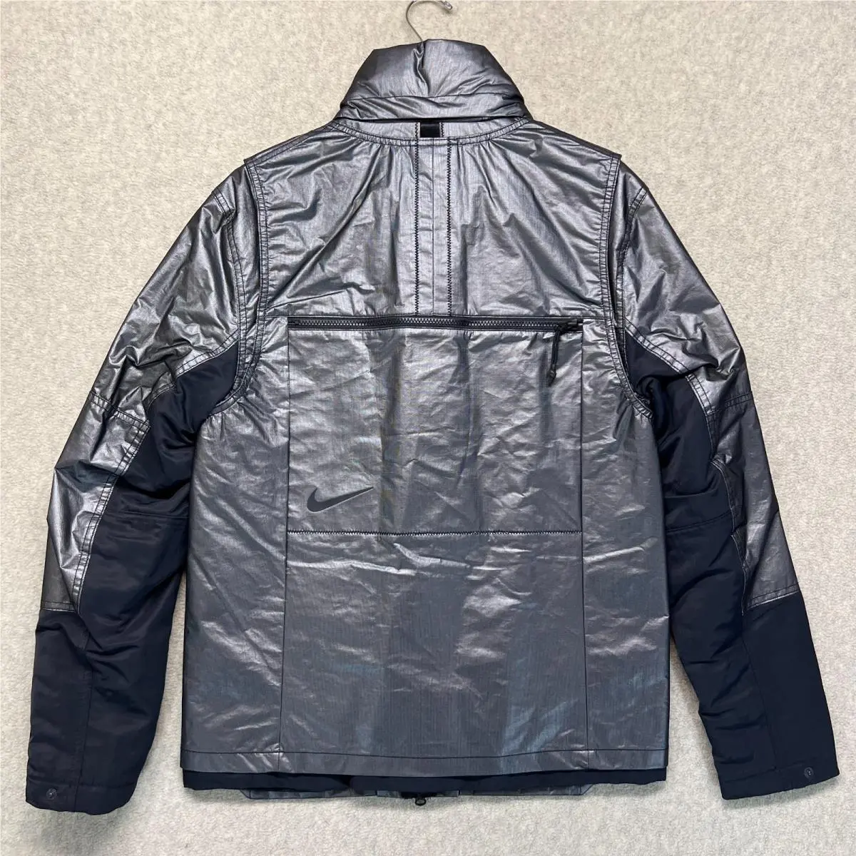 Nike clothing - Silver (UPC: 193656186058) 4