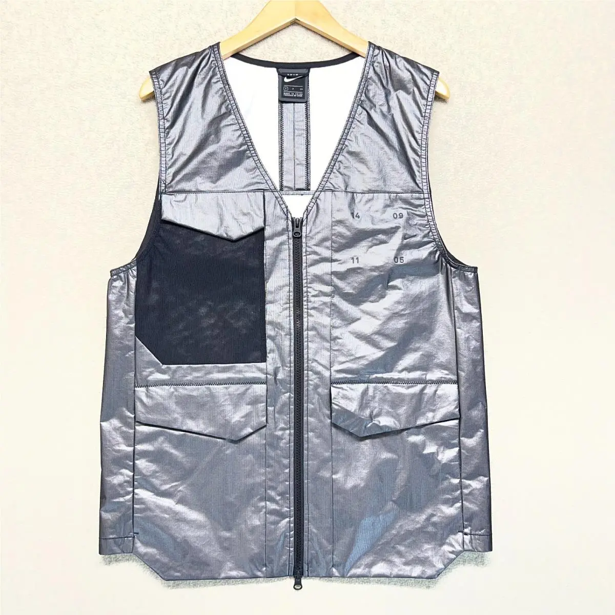 Nike clothing - Silver (UPC: 193656186058) 5