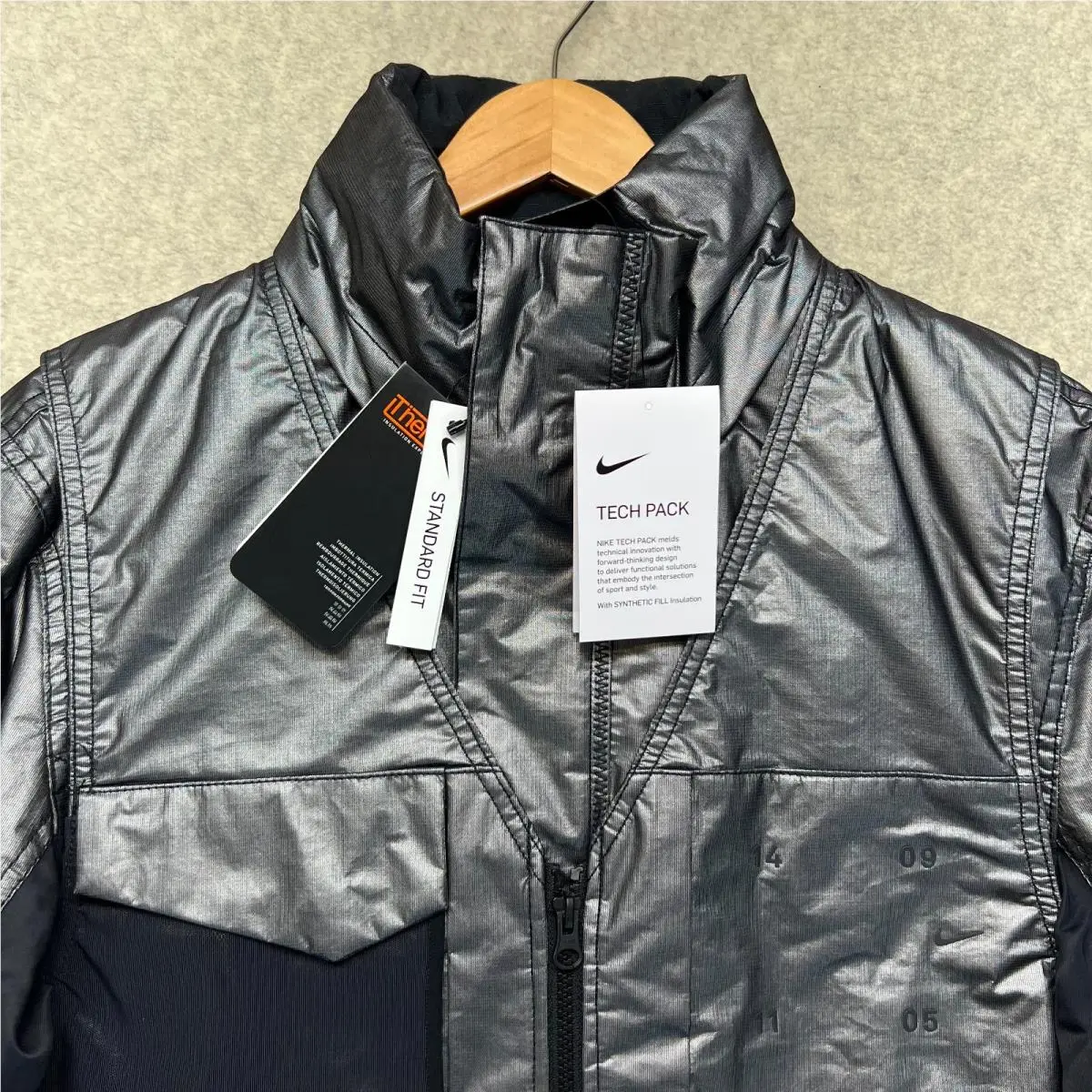 Nike clothing - Silver (UPC: 193656186058) 7