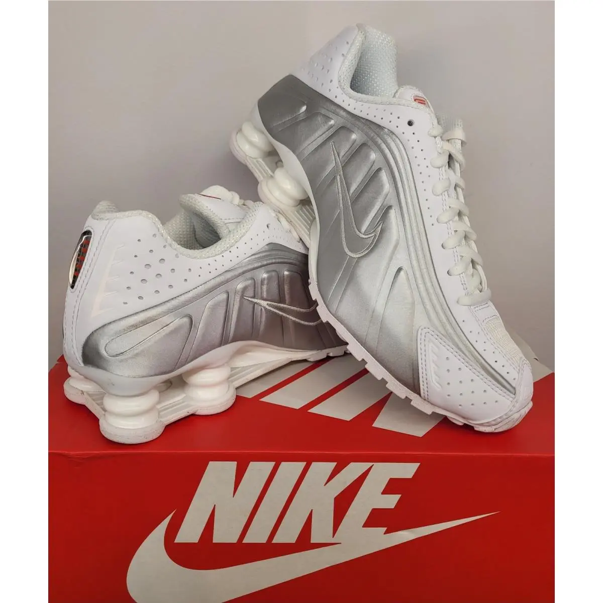 Nike Shox R4 White Metallic Silver Sneakers Shoes AR3565-101 Womens 7