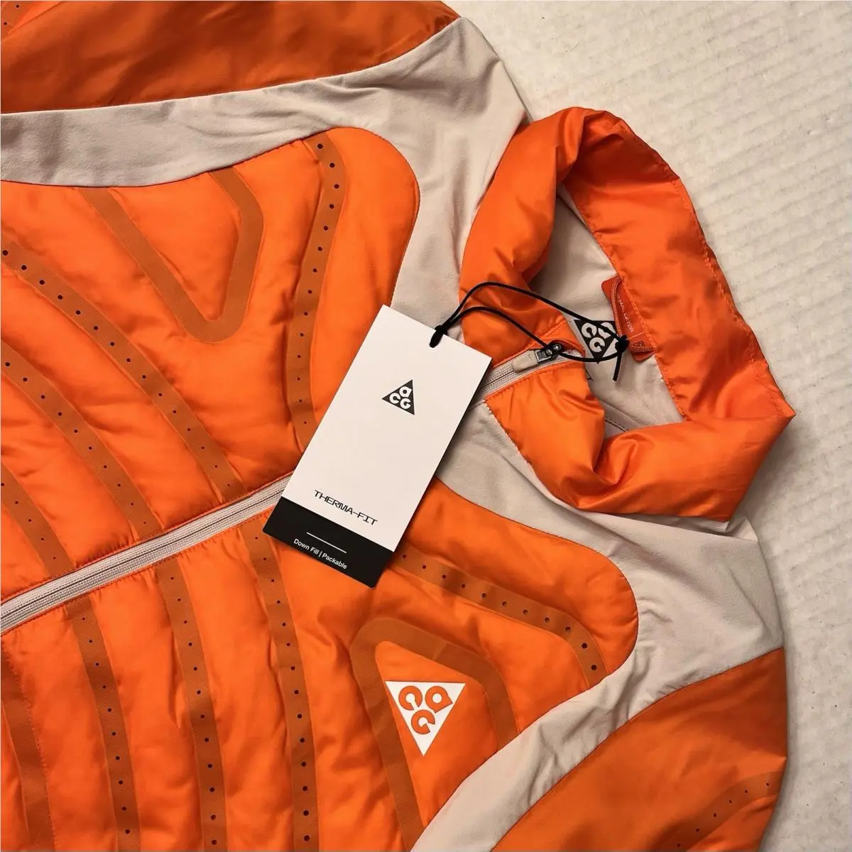 Nike clothing - Orange (UPC: 198488840567) 0