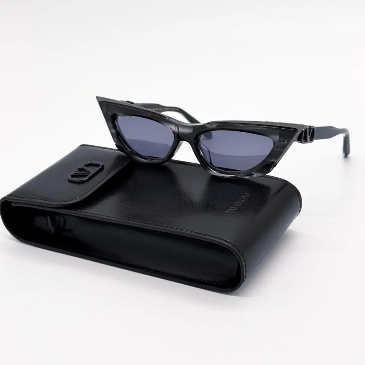 Valentino V-goldcut VLS-113B Black Women Cat Eye Sunglasses Valentino
