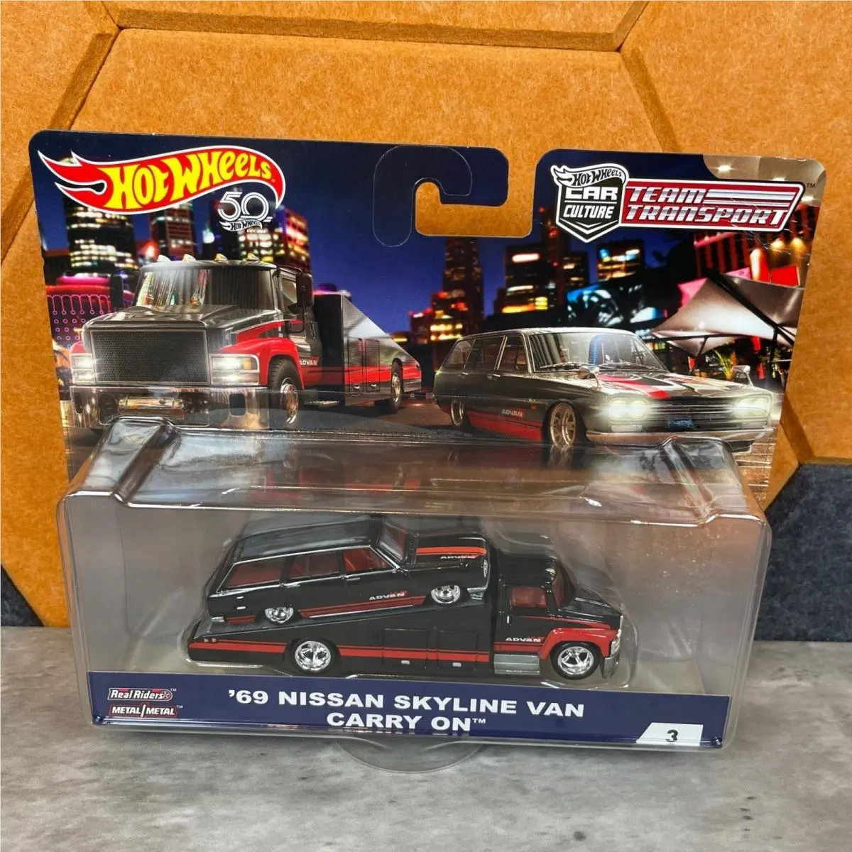 Hot Wheels Team Transport 69 Nissan Skyline Van Carry On Advan Black Red FVL00