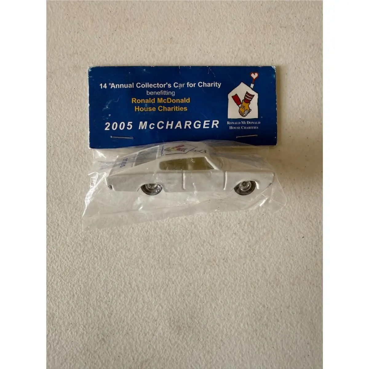 Hot Wheels Mcdonald House Charities 14th Annual Car 2005 White Mccharger CJ2