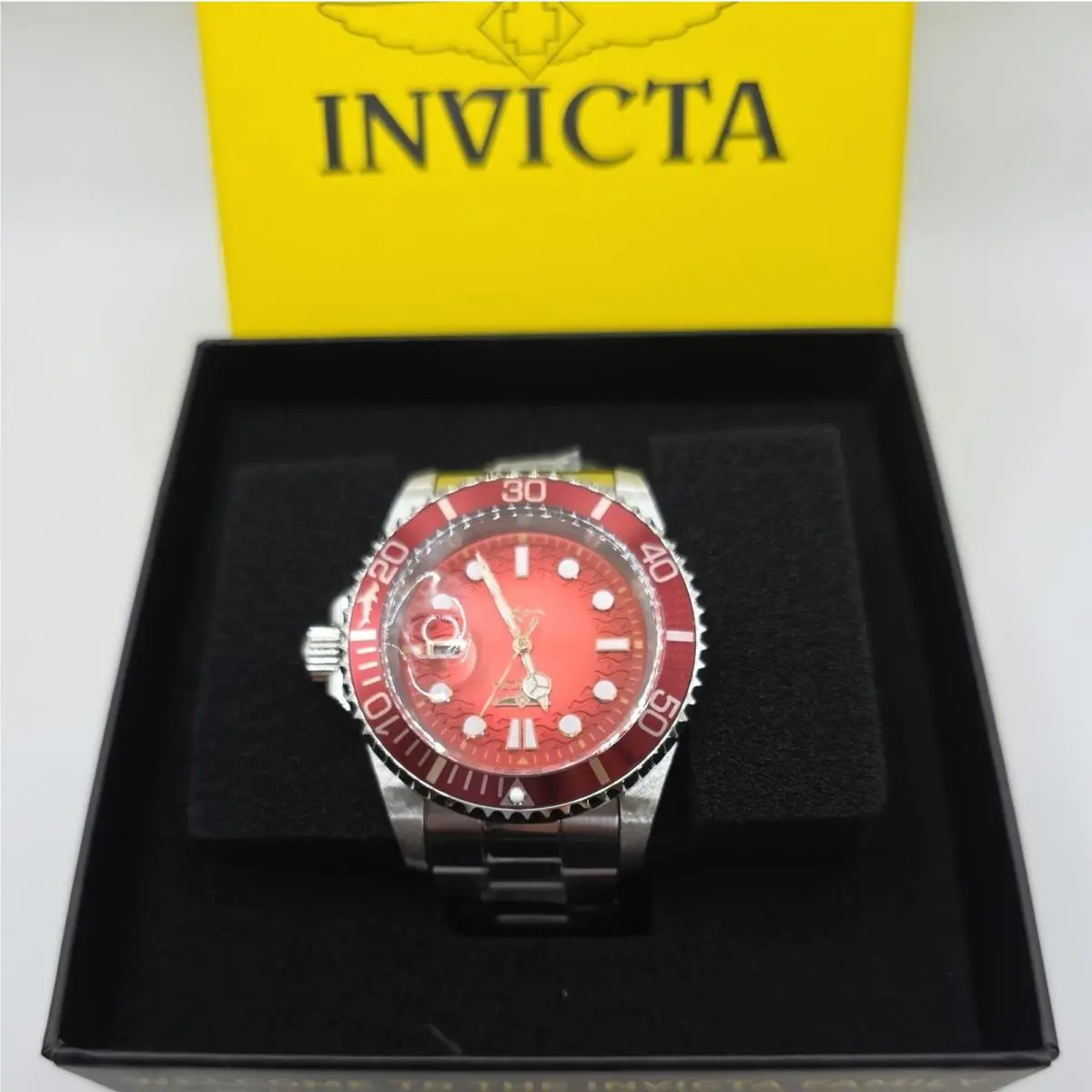 Invicta Pro Diver Men`s Vectide Quartz Watch Bracelet Date 42mm Red 200m