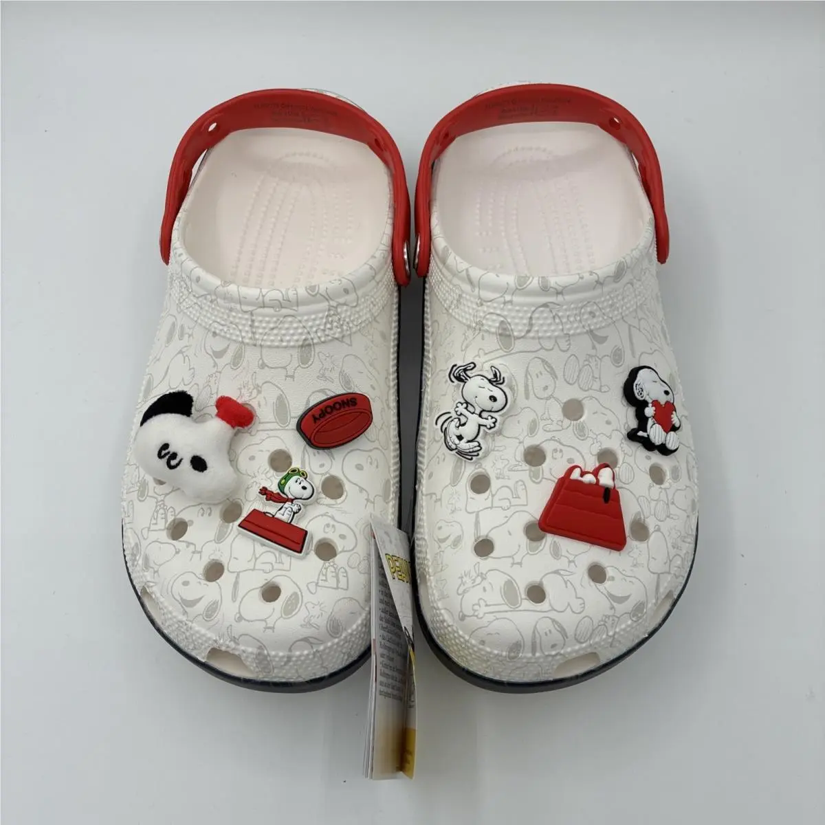 Crocs - Classic Peanuts Snoopy Clog - - Men`s Size 11 - 21124-90H