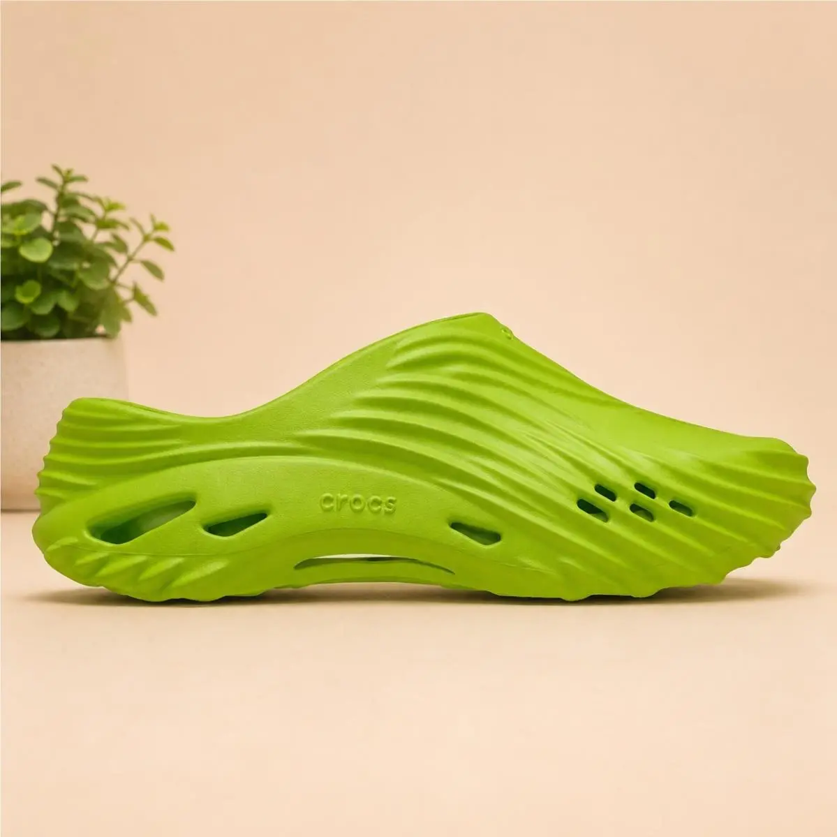 Crocs Men’s Echo Wave Clogs Green Size 11