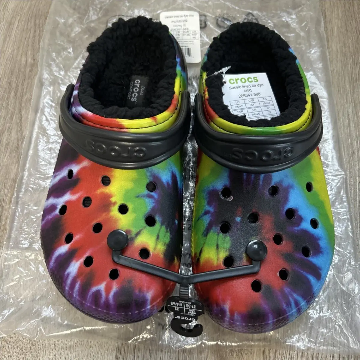 Crocs Classic Tie Die Clogs Womens 7 Rainbow Fuzzy Slippers Black Fur Lined