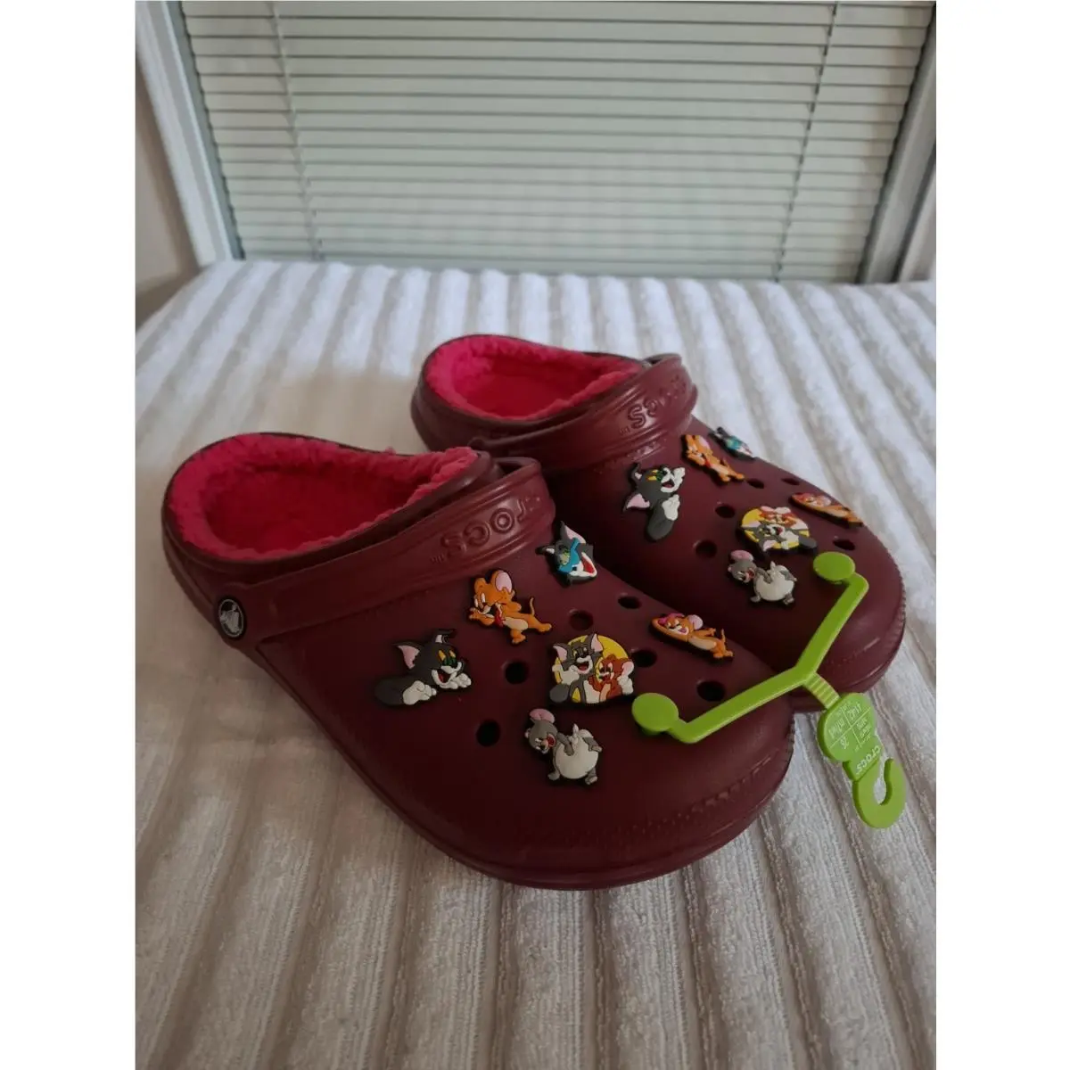 Tom Jerry Size 10 M Clogs by Crocs