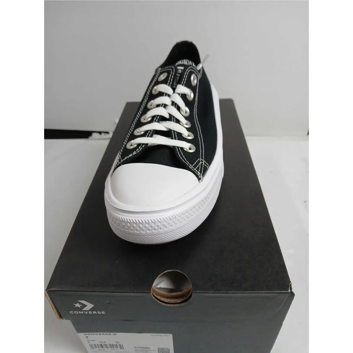Converse Women`s Sneaker Black/white-size 7