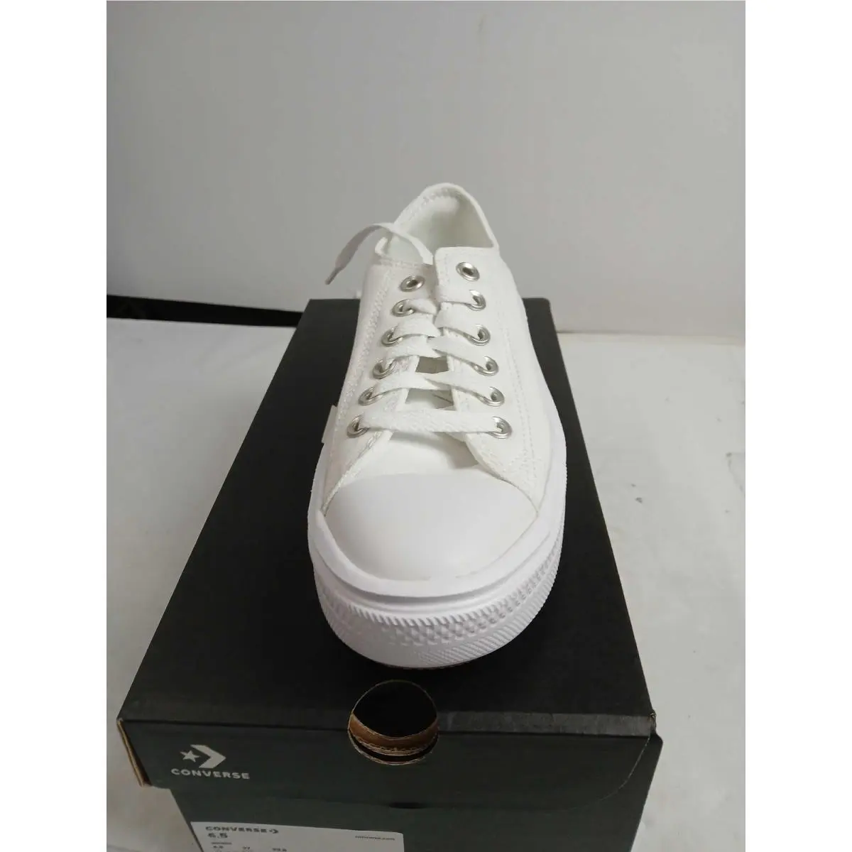Converse Women`s Gym Gymnastics Shoe White-size 6.5