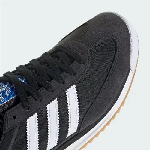 Adidas shoes - Core Black / Cloud White / Blue 18