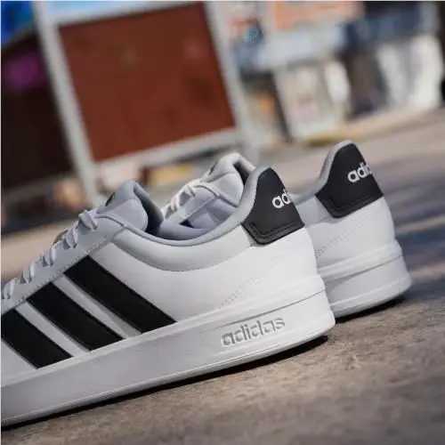 Adidas shoes - Cloud White / Core Black / Cloud White 7