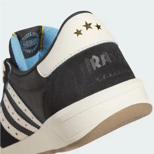 Adidas shoes - Core Black / Cream White / Gum 20