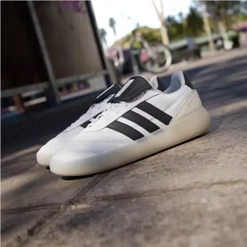 Adidas shoes - Cloud White / Core Black / Alumina 6