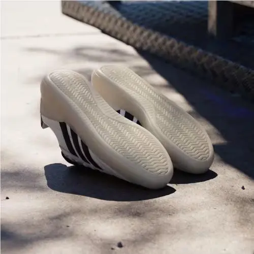 Adidas shoes - Cloud White / Core Black / Alumina 12